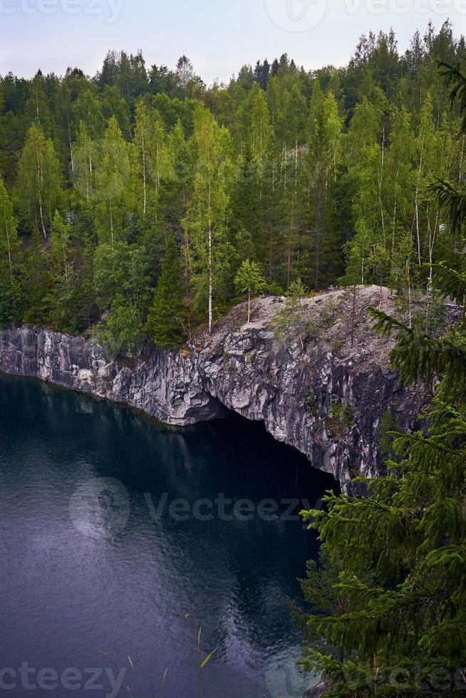 karelia, ruskeala, cantera de mármol, cañón, dura naturaleza del norte foto