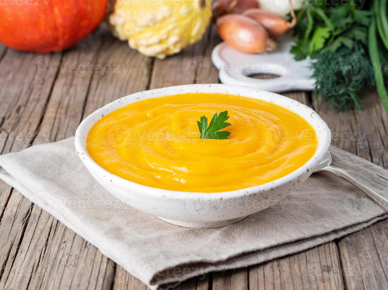 deliciosa sopa de crema de calabaza foto