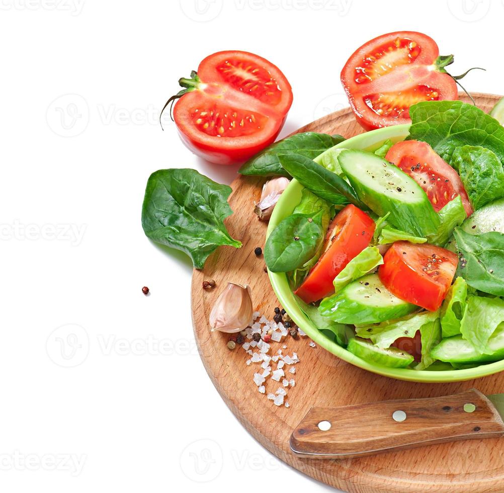 verduras frescas en el blanco con espacio para texto foto