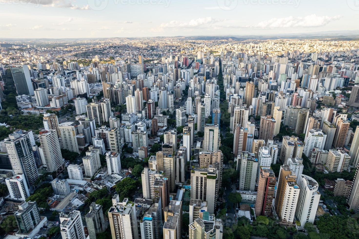 vista aérea de la ciudad de belo horizonte, en minas gerais, brasil. foto