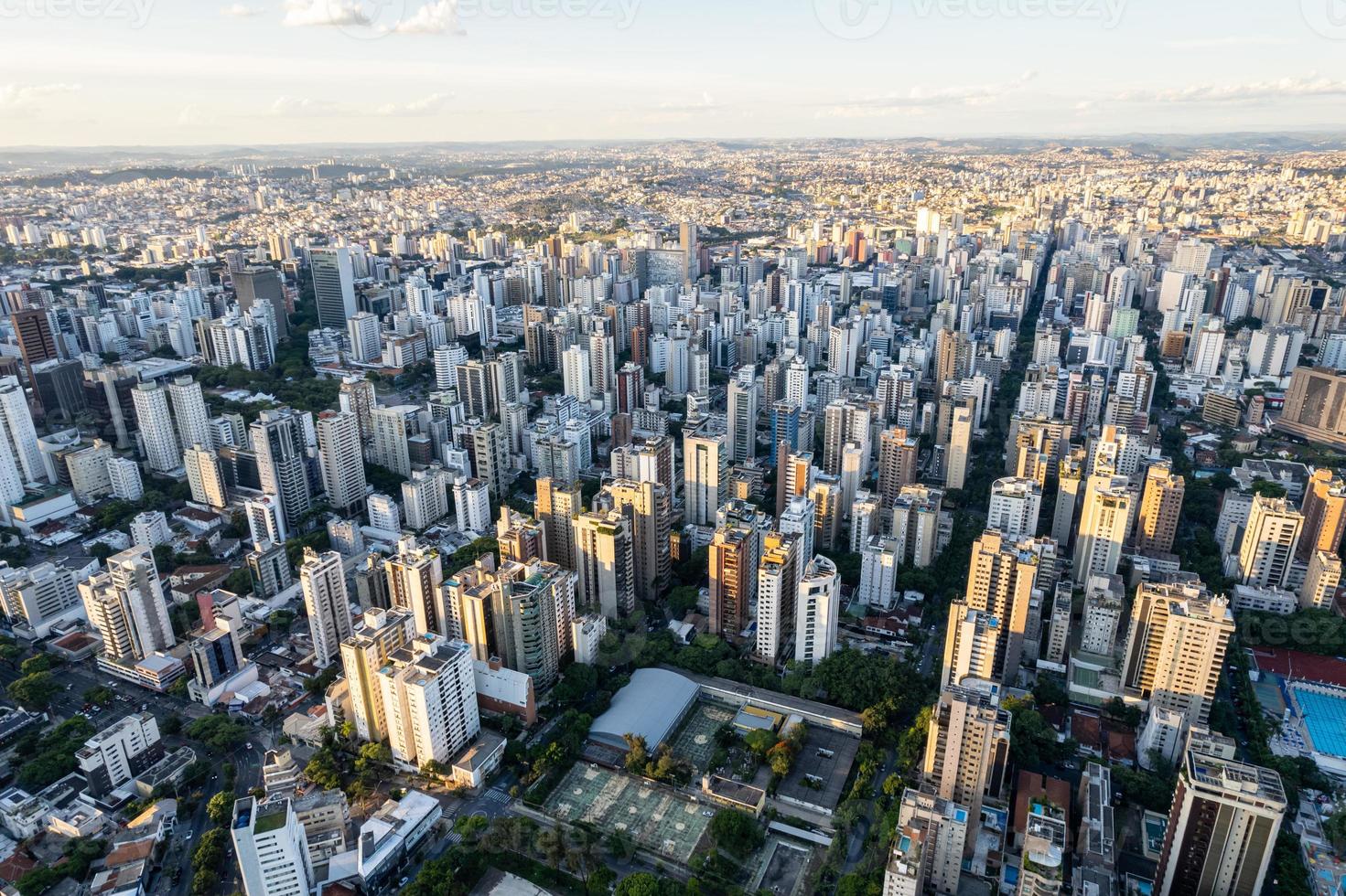 vista aérea de la ciudad de belo horizonte, en minas gerais, brasil. foto