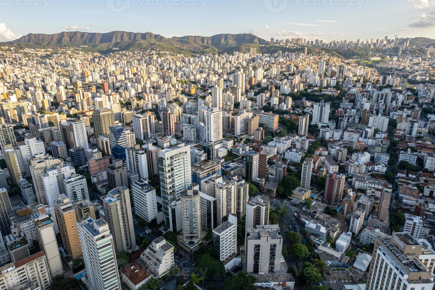 vista aérea de la ciudad de belo horizonte, en minas gerais, brasil. foto