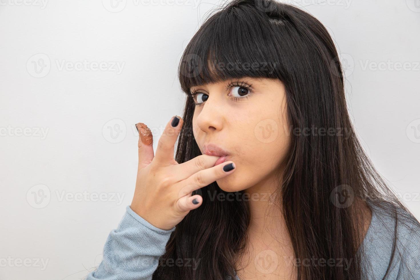 concept - Lovely smiling teenage girl eating chocolate - Imagem photo