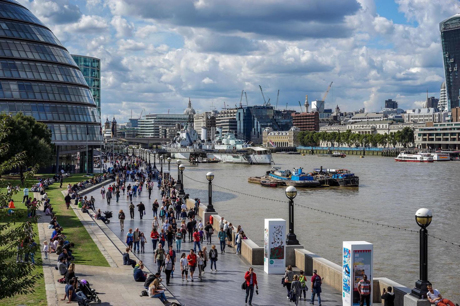 Londres, Reino Unido, 2014. vista del ayuntamiento de Londres y el paseo marítimo foto