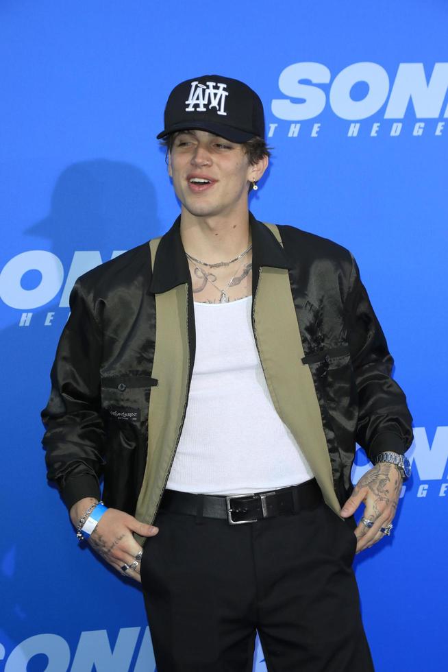 los angeles, ca, 05 de abril de 2022 - vinnie hacker en el estreno de la película sonic the hedgehog 2 foto