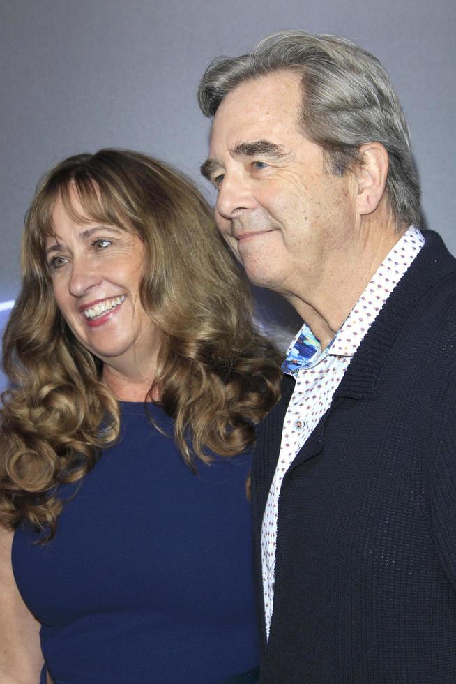 los angeles, ca, 22 de septiembre de 2018 - wendy bridges y beau bridges en los malos tiempos en el estreno mundial de el royale foto