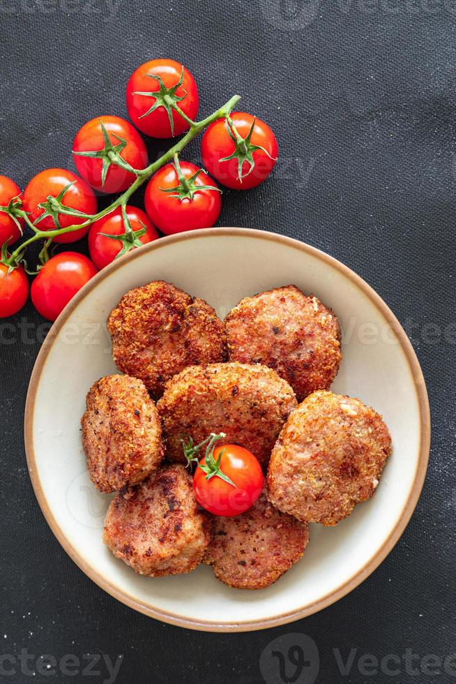 chuleta de carne de cerdo, ternera, pollo comida fresca comida merienda hecha en la mesa espacio de copia foto