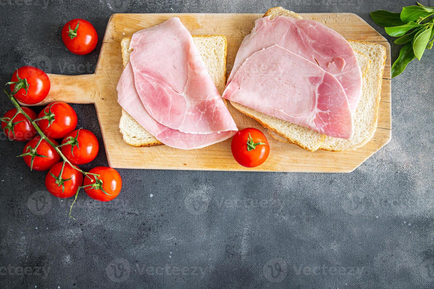 Sándwich de carne comida rápida jamón salchicha de cerdo comida fresca comida bocadillo en la mesa espacio de copia comida foto