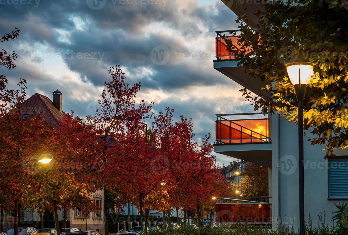 nuevos y modernos apartamentos residenciales de gran altura en estrasburgo foto