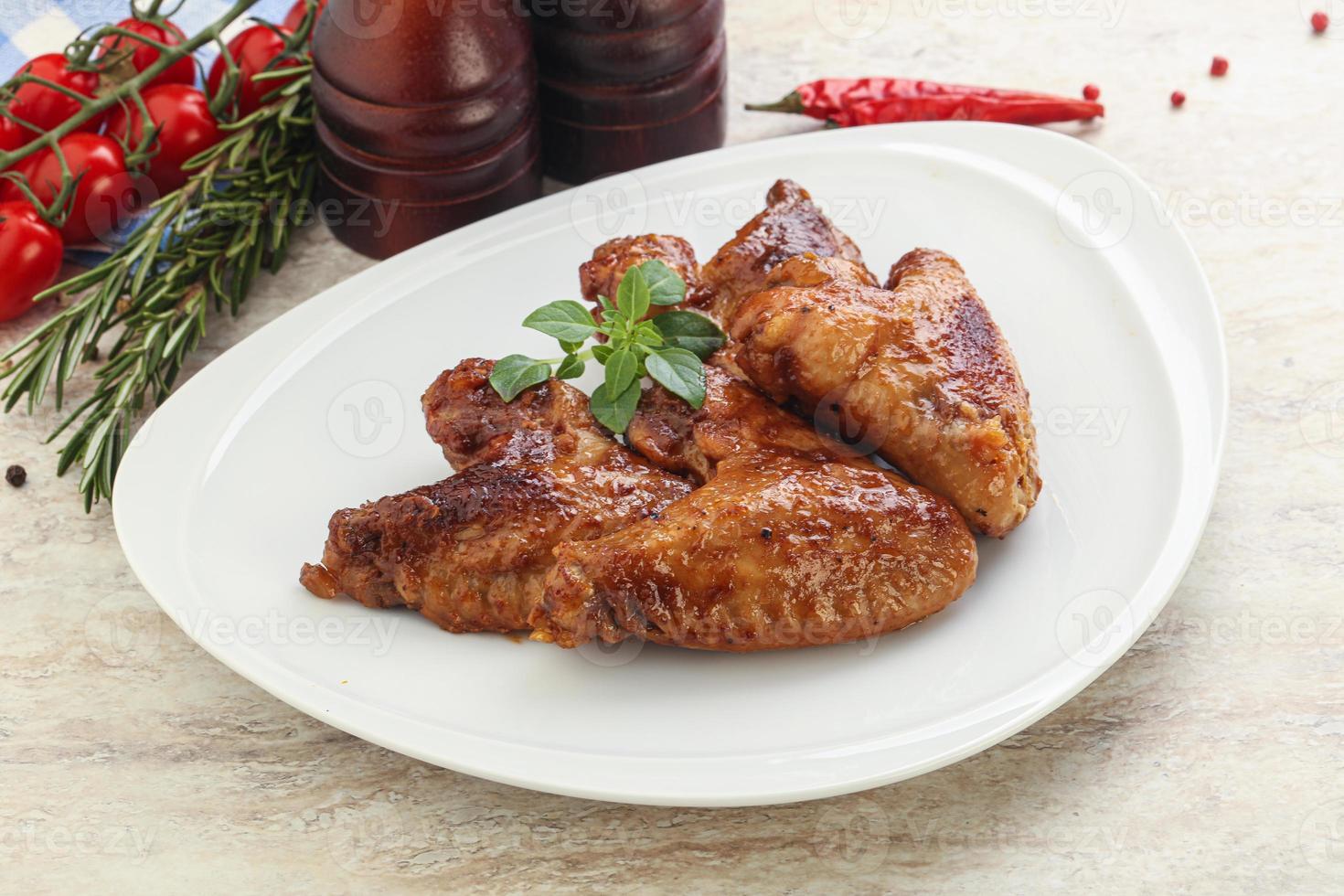 Roasted chicken wings with spicy sauce photo