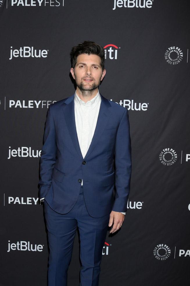 los angeles 21 de marzo, adam scott en la reunión del décimo aniversario de parques y recreación paleyfest en el teatro dolby el 21 de marzo de 2019 en los angeles, ca foto