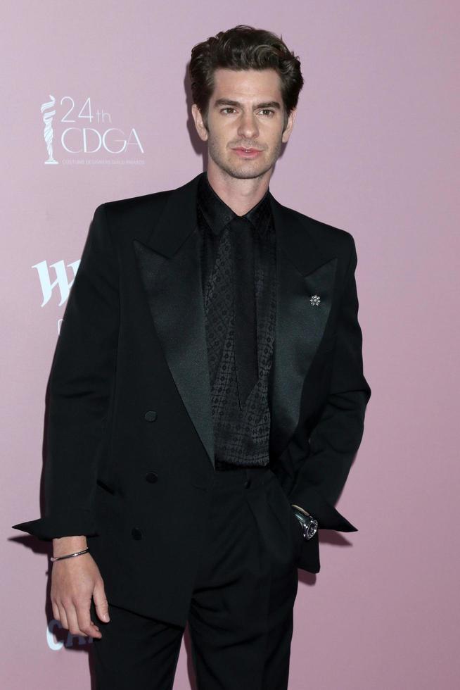 los angeles 9 de marzo, andrew garfield en el 24º premio anual del gremio de diseñadores de vestuario en eli y edythe broad stage el 9 de marzo de 2022 en santa monica, ca foto