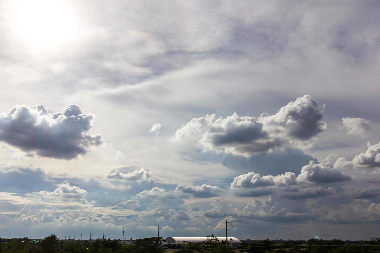 paisaje de nubes retroiluminadas. foto