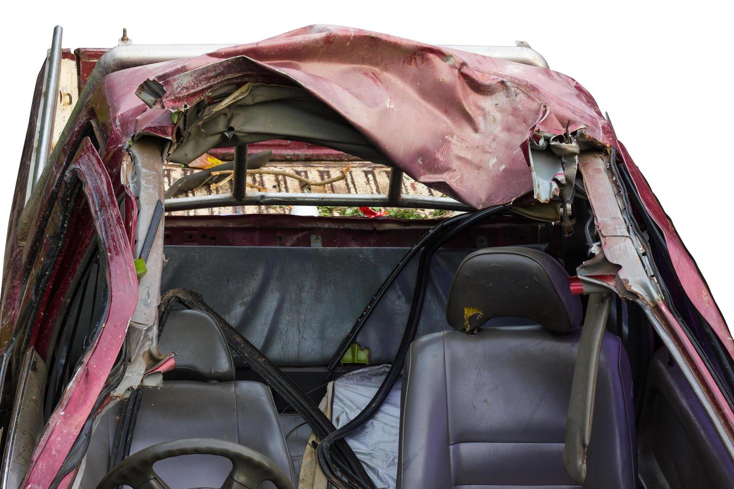 aislar el techo del coche demolido. foto