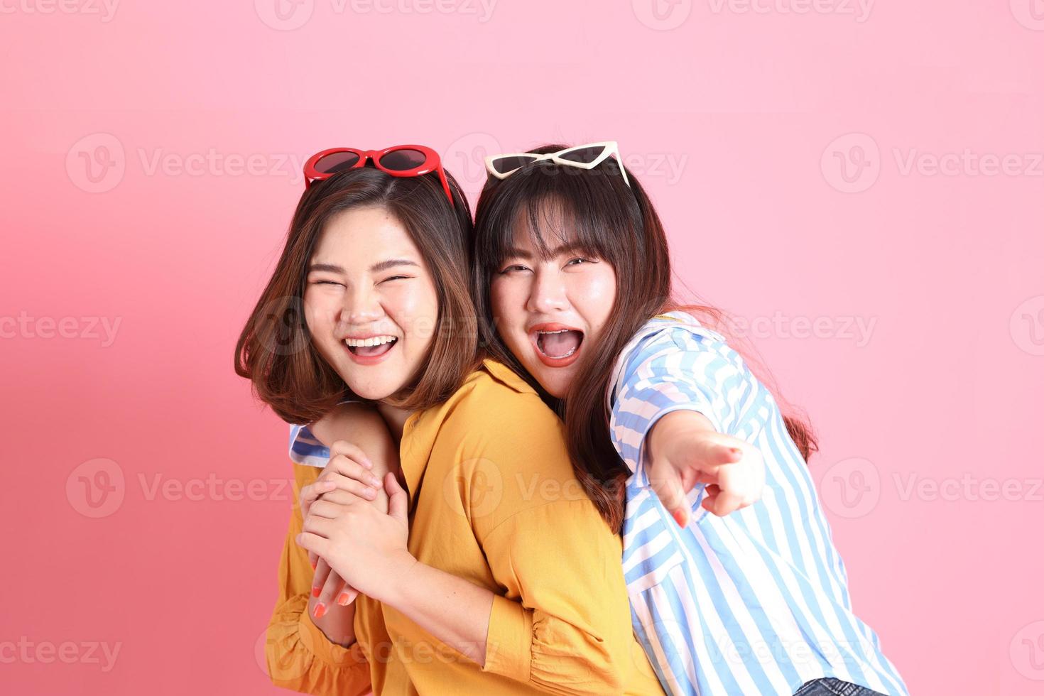 amigos asiáticos felices foto