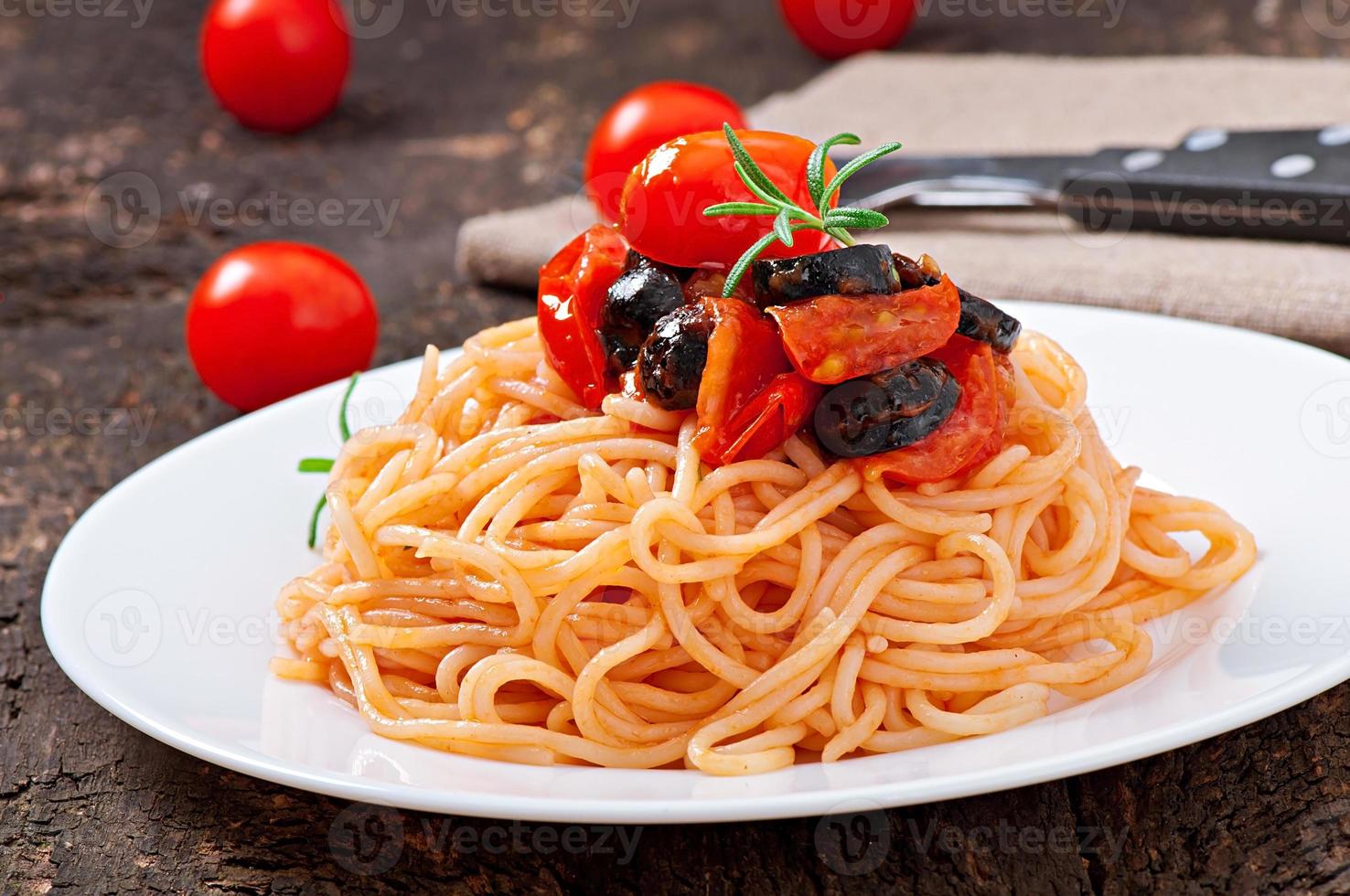 Spaghetti with tomato and olives photo