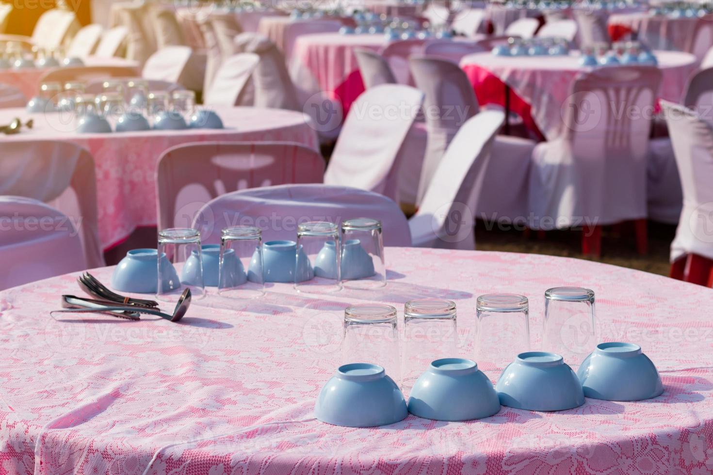 Glasses and cups are placed on tablecloths. photo