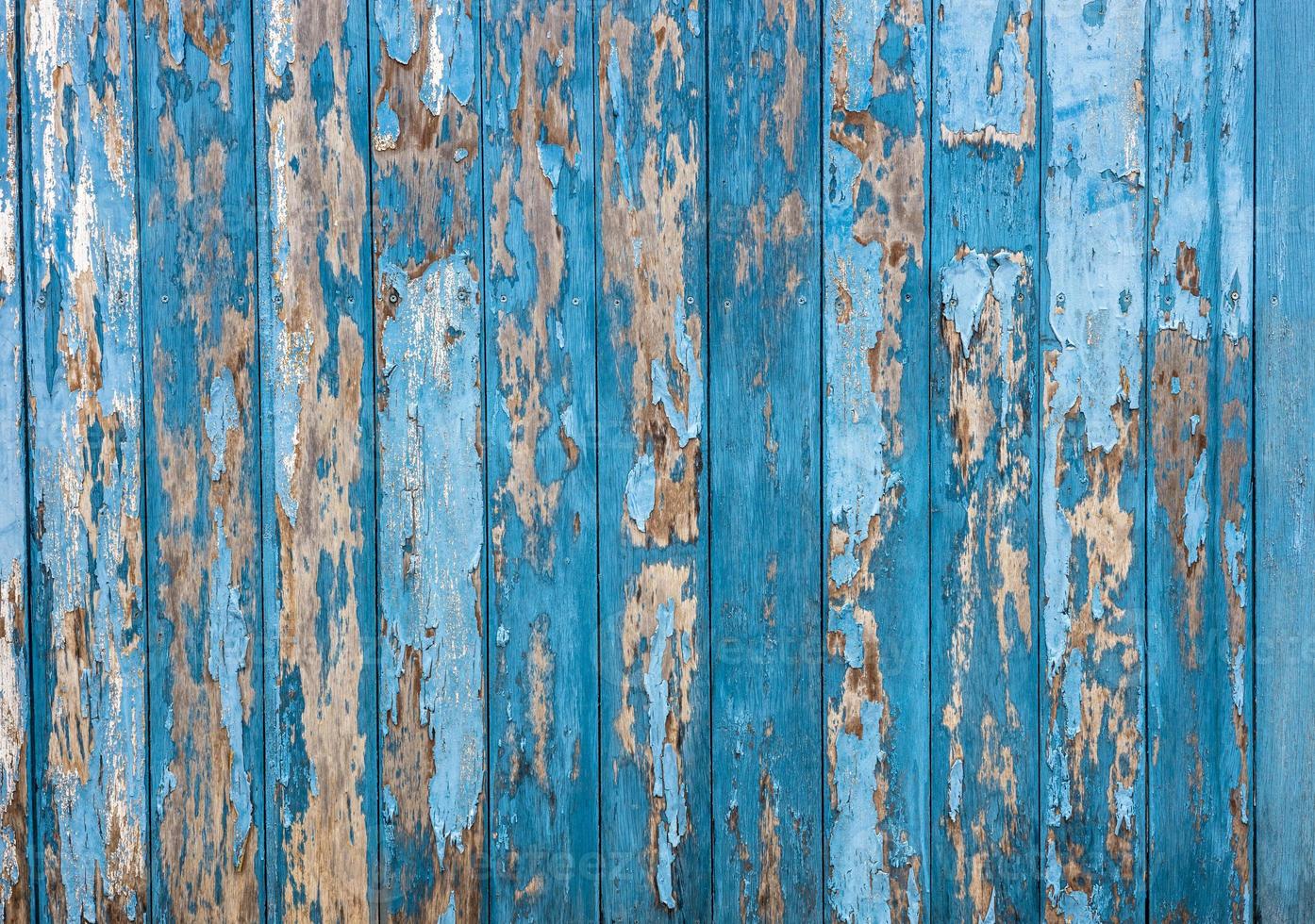 fondo de pared de madera azul antiguo resistido lluvia hasta decadencia. foto