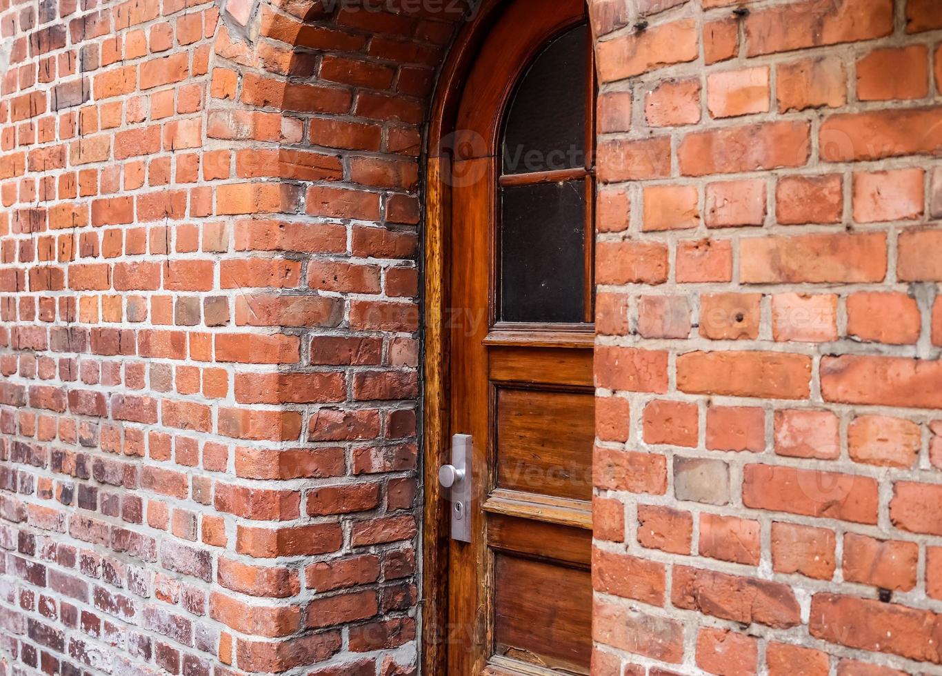 hermosa arquitectura antigua de fachadas encontradas en la pequeña ciudad flensburg foto