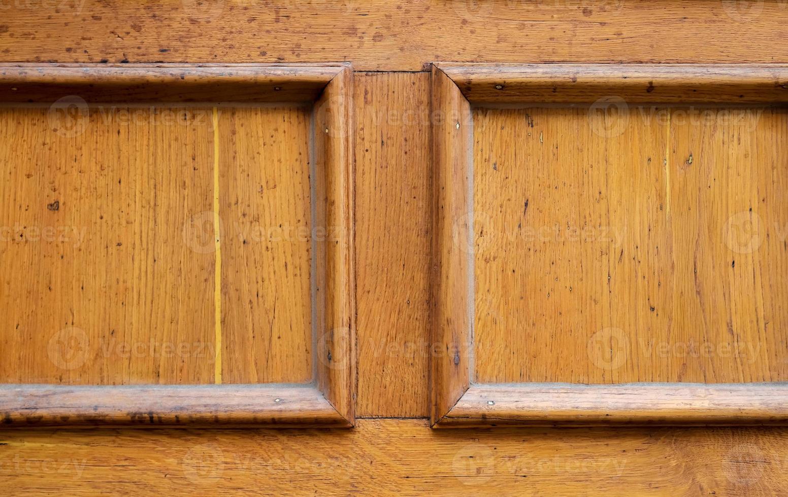vista de cerca en diferentes superficies de madera de troncos de tablones y puertas de madera en alta resolución foto