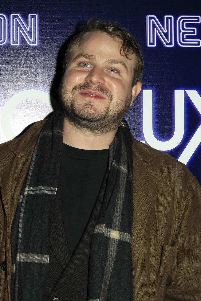 los angeles, 5 de diciembre - brady corbet en el estreno de vox lux los angeles en arclight hollywood el 5 de diciembre de 2018 en los angeles, ca foto