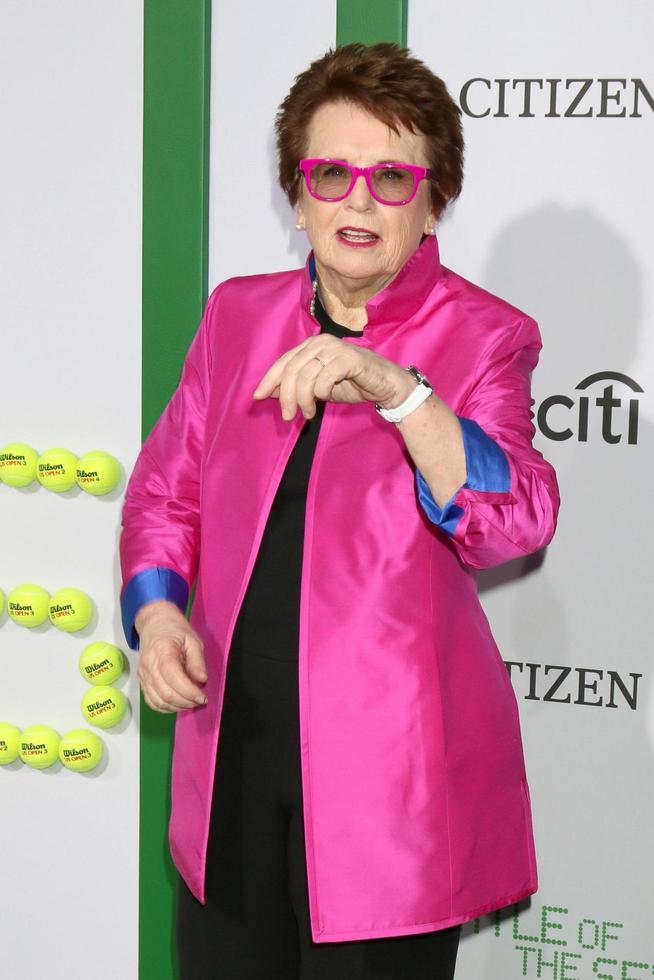 los angeles, 16 de septiembre - billie jean king en la batalla de los sexos la premiere en el teatro del pueblo el 16 de septiembre de 2017 en westwood, ca foto