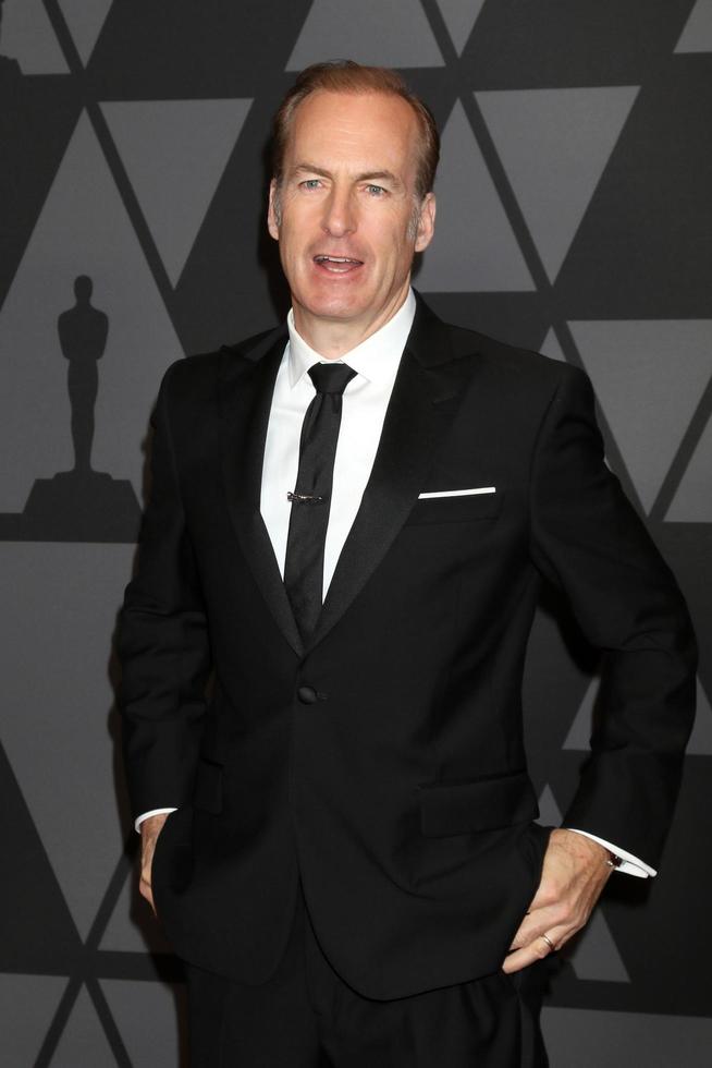 los angeles, 11 de noviembre - bob odenkirk en la novena edición anual de los premios de gobernadores de ampas en dolby ballroom el 11 de noviembre de 2017 en los angeles, ca foto