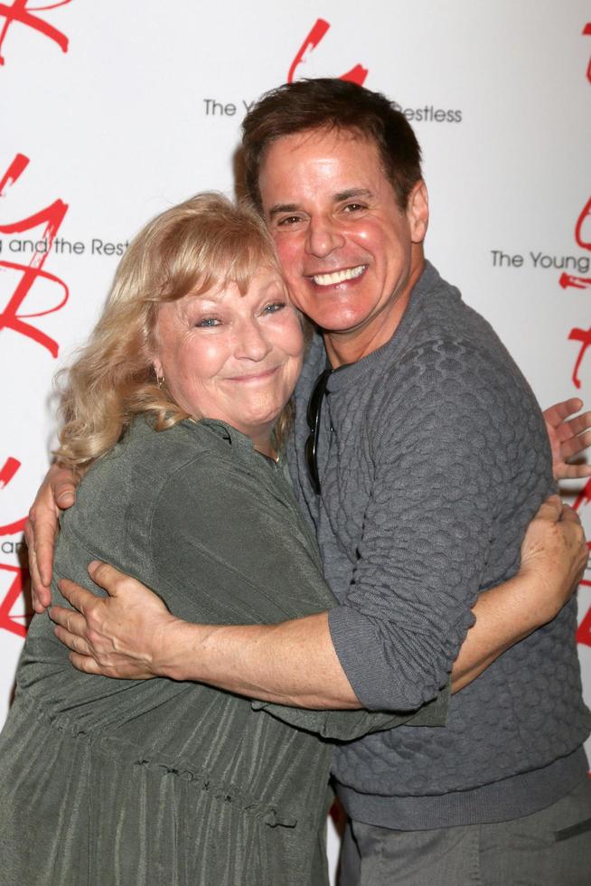 los angeles, 26 de marzo - beth maitland, christian leblanc en the young and the restless celebran el 45 aniversario en cbs television city el 26 de marzo de 2018 en los angeles, ca foto