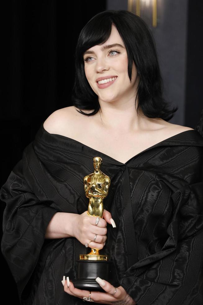 los angeles, 27 de marzo - billie eilish en los 94 premios de la academia en dolby theater el 27 de marzo de 2022 en los angeles, ca foto