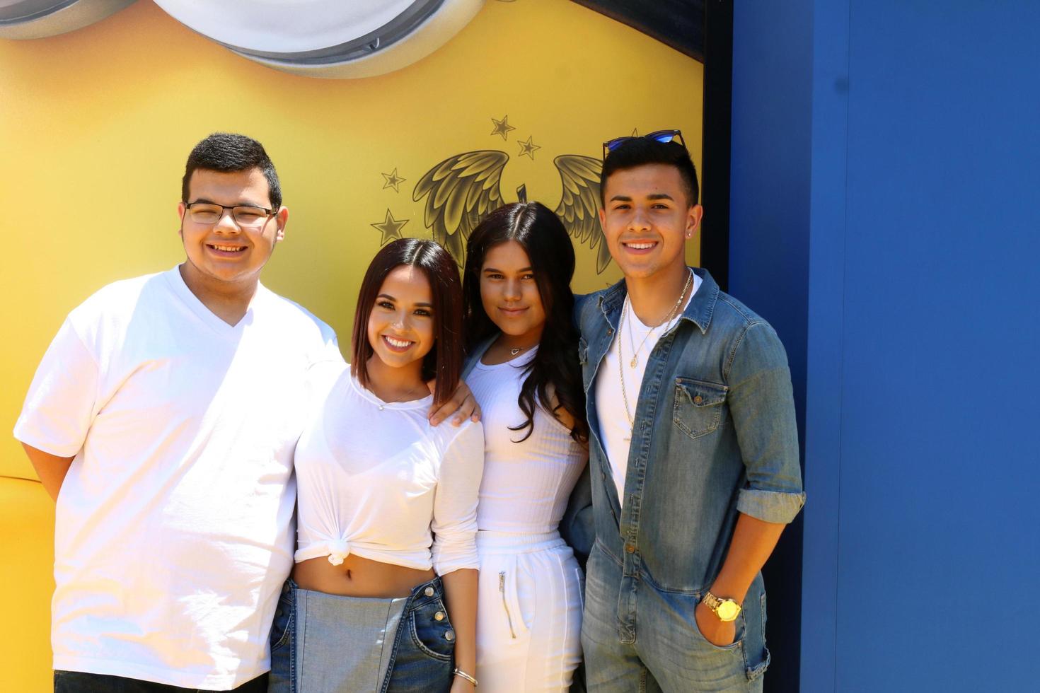 los angeles, 24 de junio - becky g, hermanos en el estreno de mi villano favorito 3 en el auditorio shrine el 24 de junio de 2017 en los angeles, ca foto