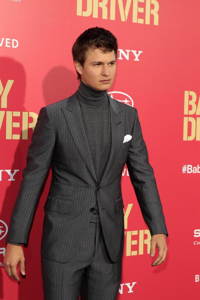 los angeles, 14 de junio - ansel elgort en el estreno de baby driver en el the theater at ace hotel el 14 de junio de 2017 en los angeles, ca foto