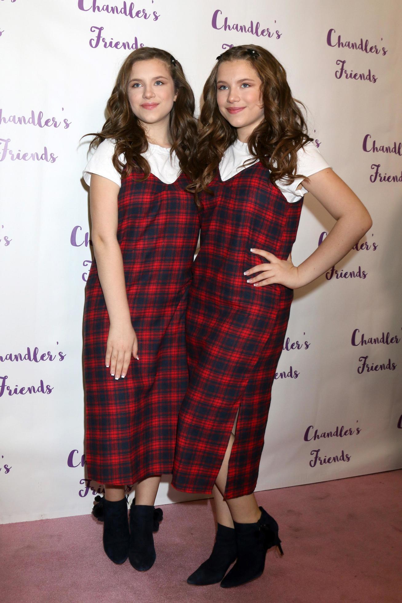 LOS ANGELES, DEC 10 - Bianca DAmbrosio, Chiara DAmbrosio at the