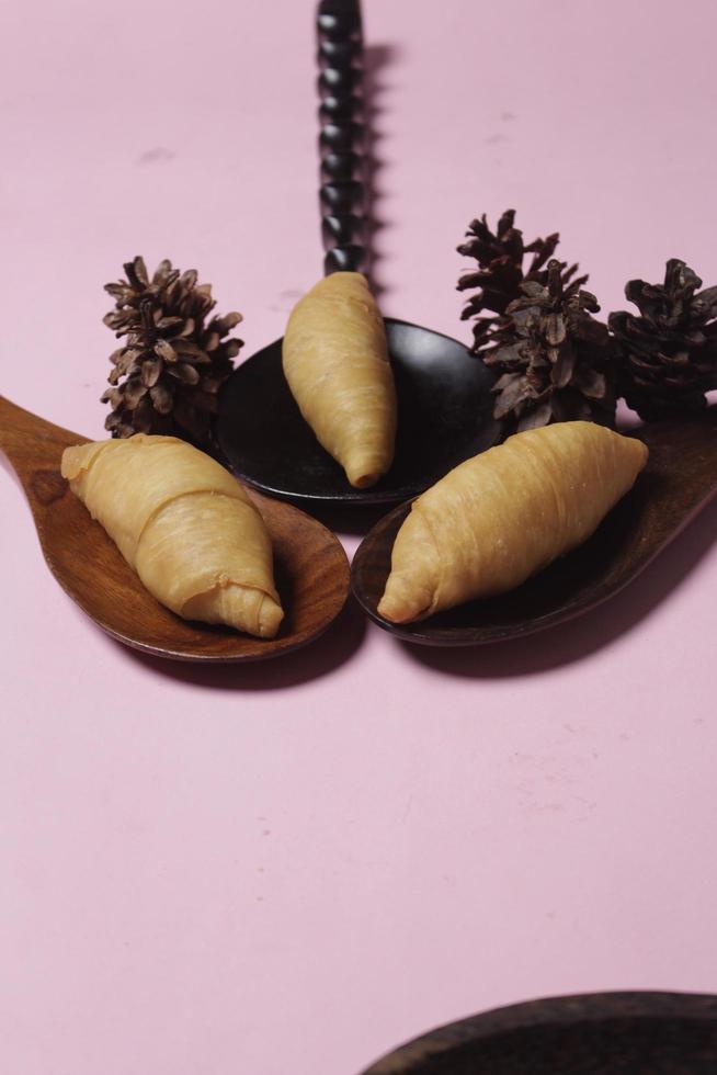 Savory molen banana cake for snacks to accompany the breakfast menu. Molen bananas with pastries are usually served with a cup of hot coffee or tea. Market snacks. Focus blur. Focus on some angels. photo