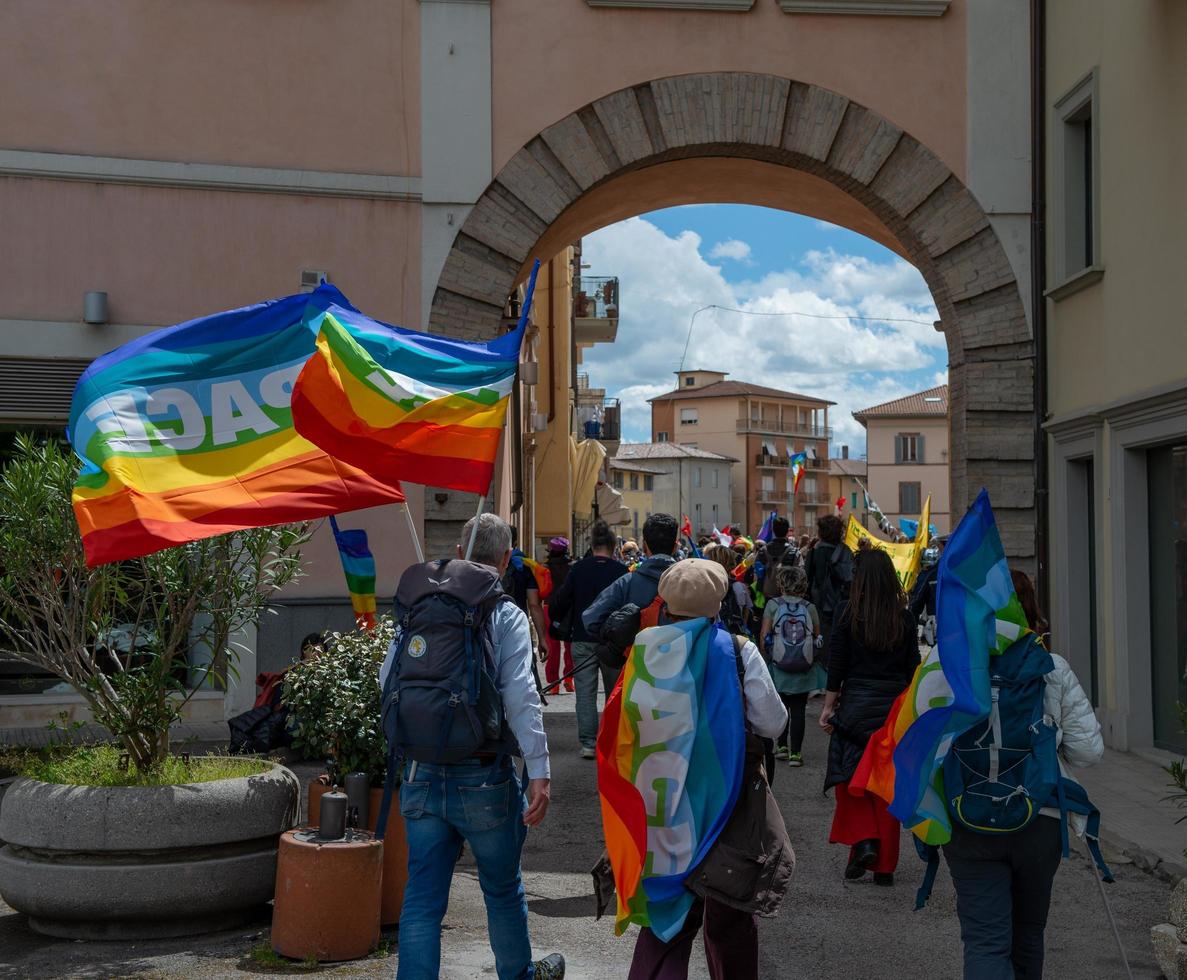 asís, italia, 2022-marcha por la paz contra toda guerra foto