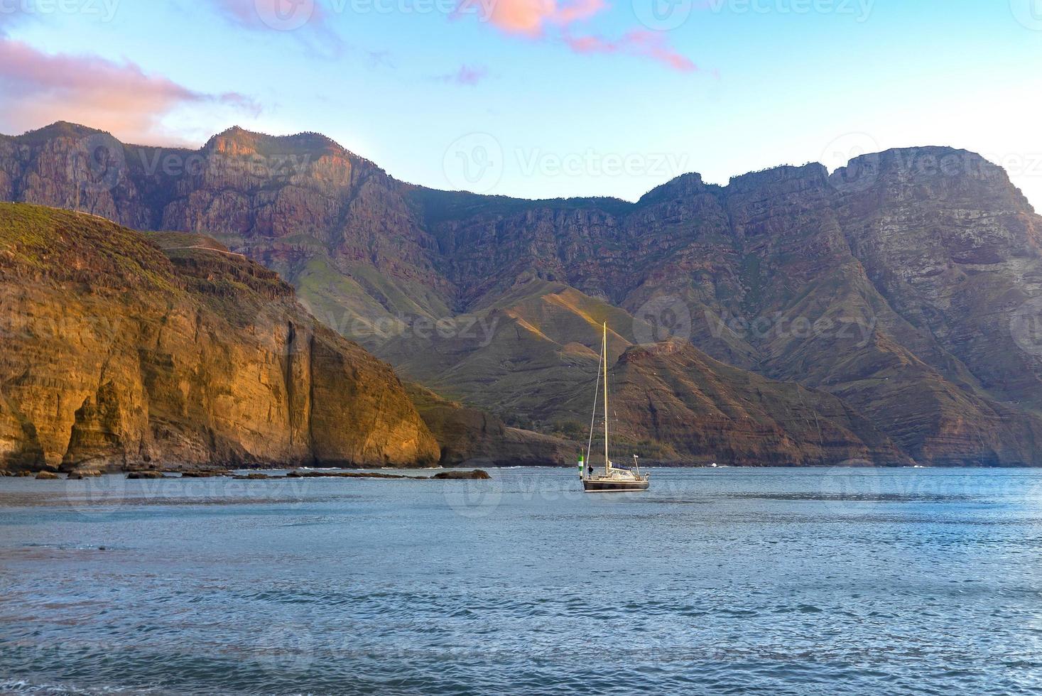 atardecer en agaete islas canarias foto