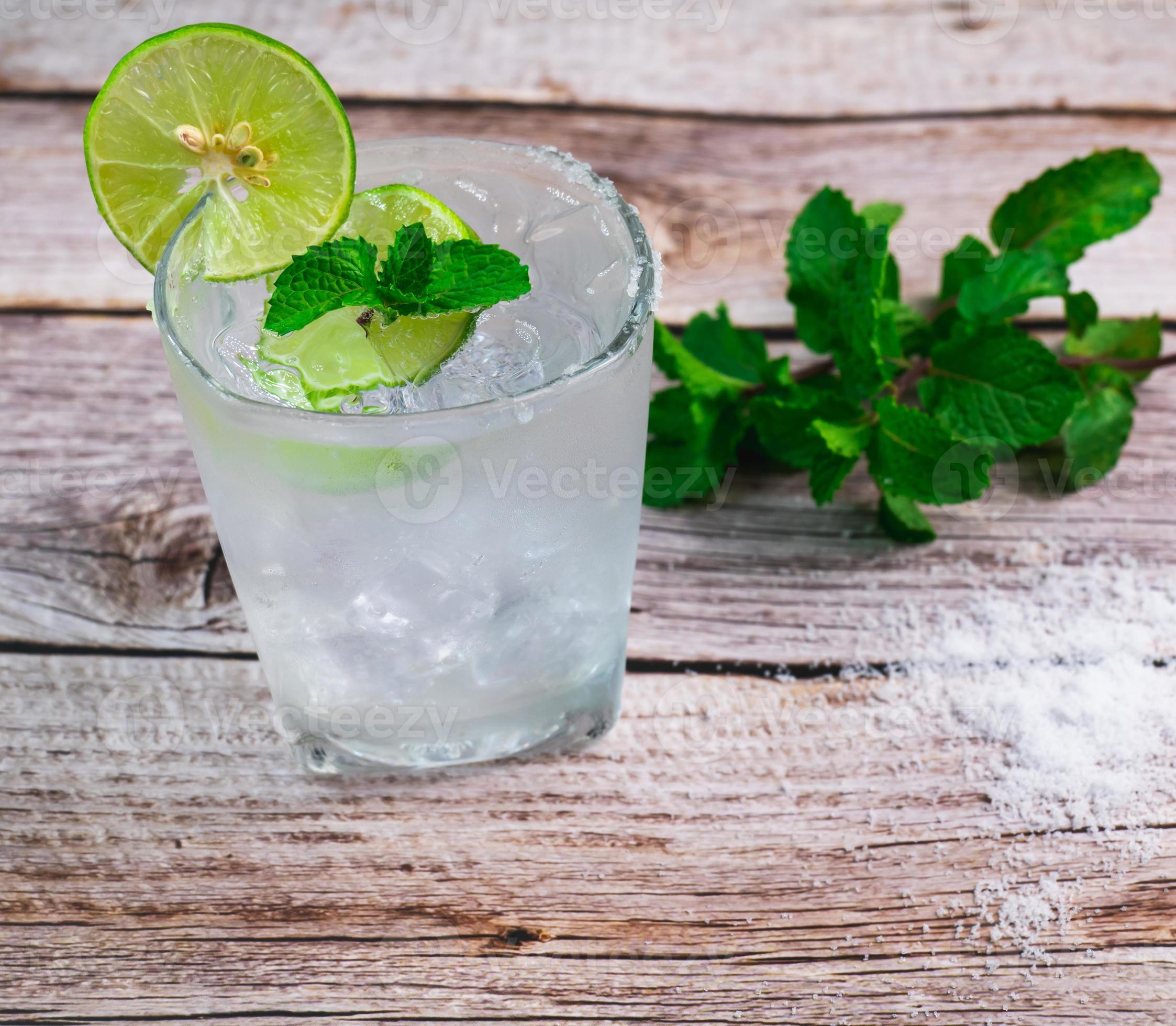 lemon soda cold drink Lemon juice with soda on ice Garnished with