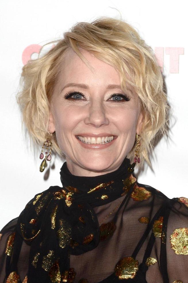 los angeles, 2 de marzo - anne heche en el estreno de catfight los angeles en el cinefamily theater el 2 de marzo de 2017 en los angeles, ca foto