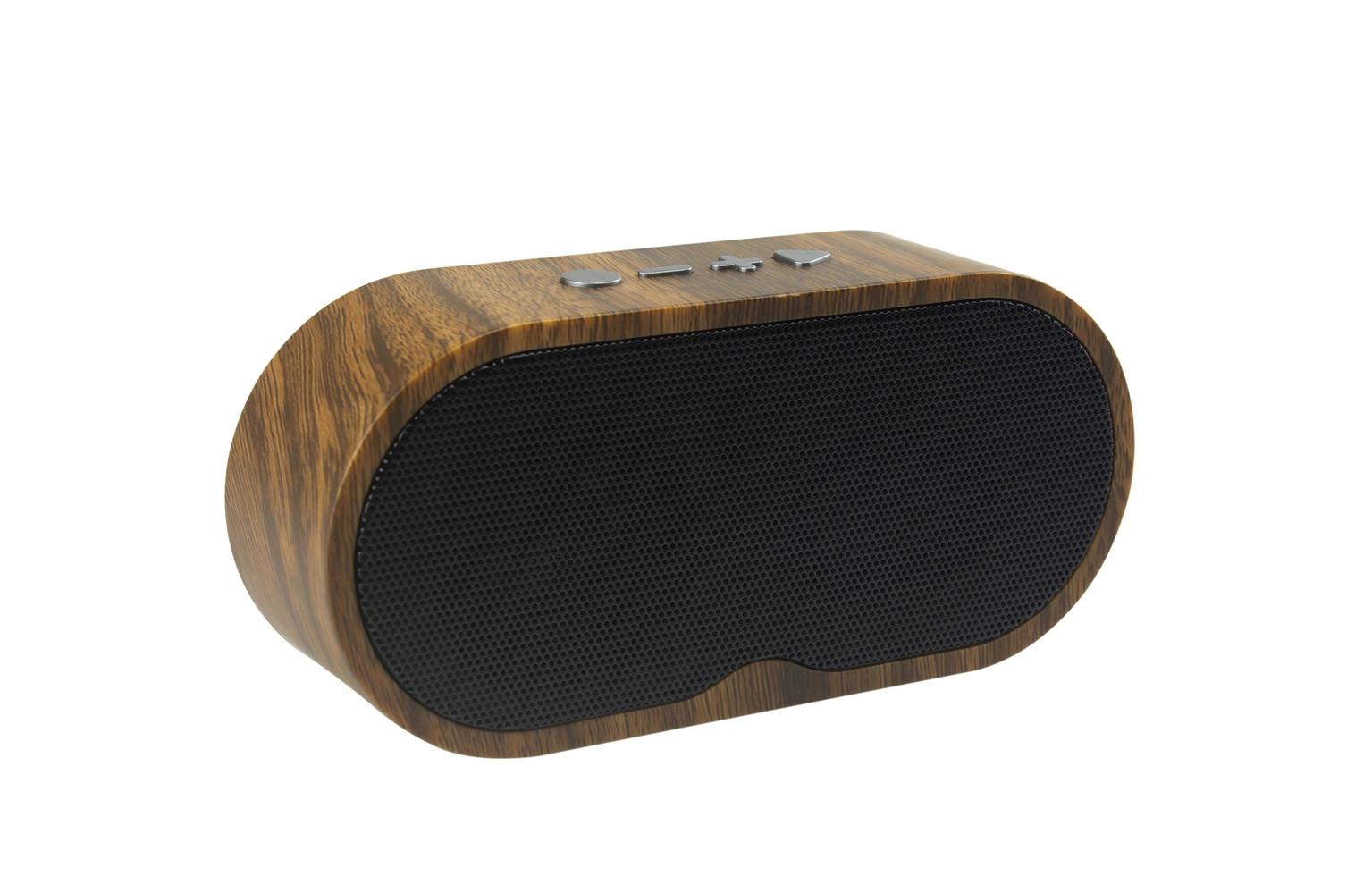 Altavoz inalámbrico portátil aislado sobre fondo blanco. foto
