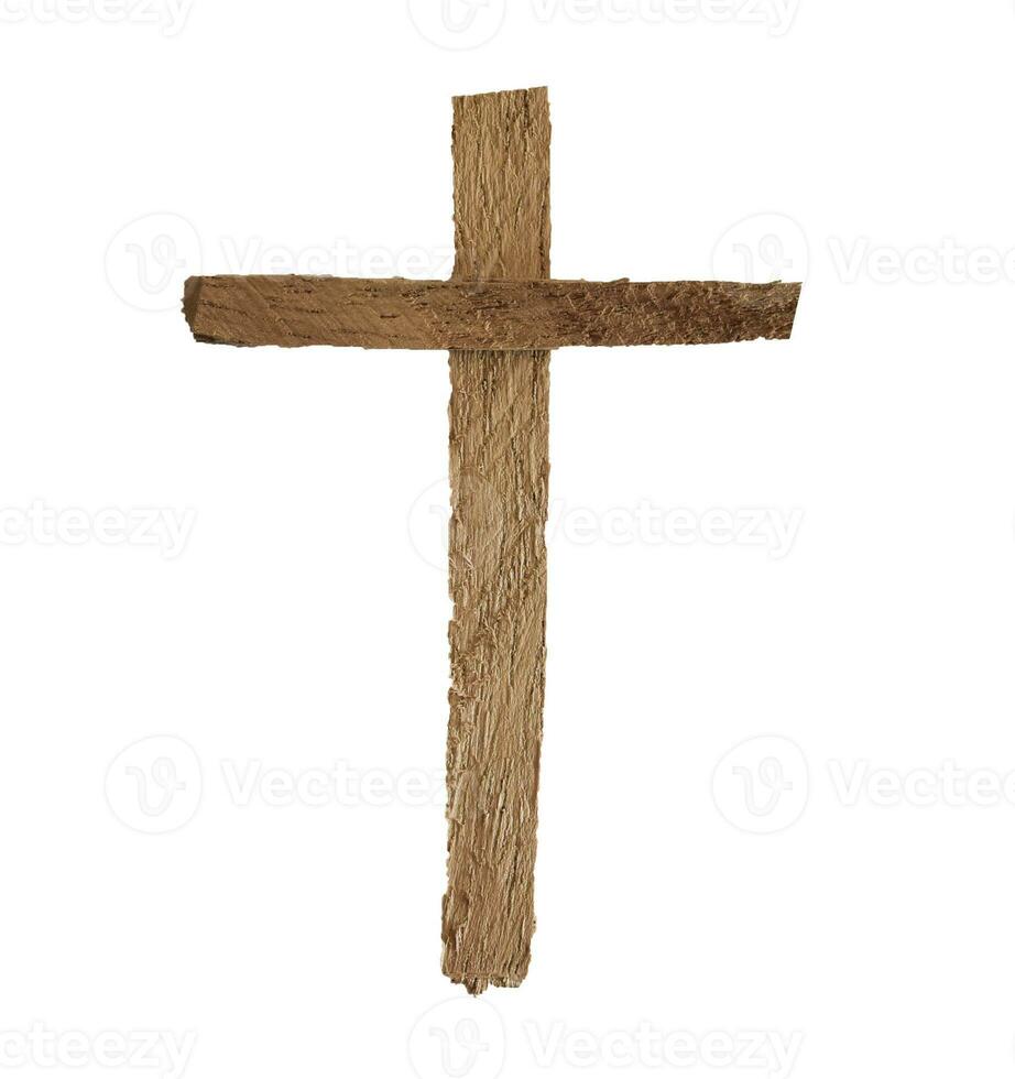 cruz de madera vieja aislada sobre fondo blanco. foto