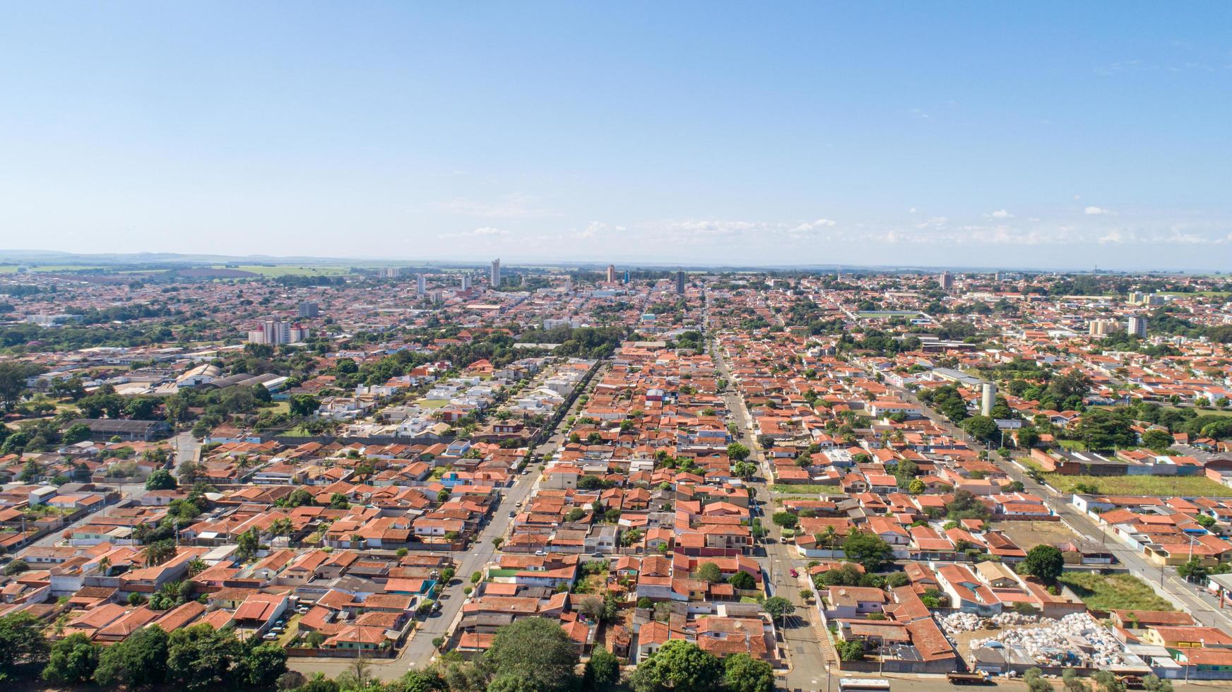 sao paulo, brasil, mayo de 2019 - vista aérea de la ciudad de pirassununga foto