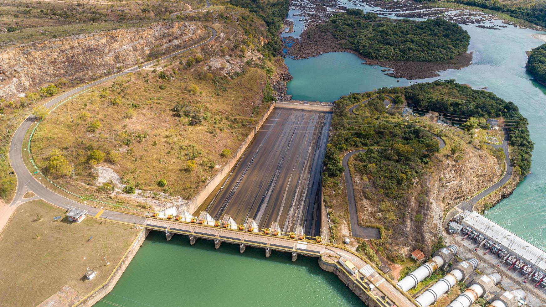 sao paulo, brasil, mayo de 2019 - vista aérea de la presa de itupararanga foto