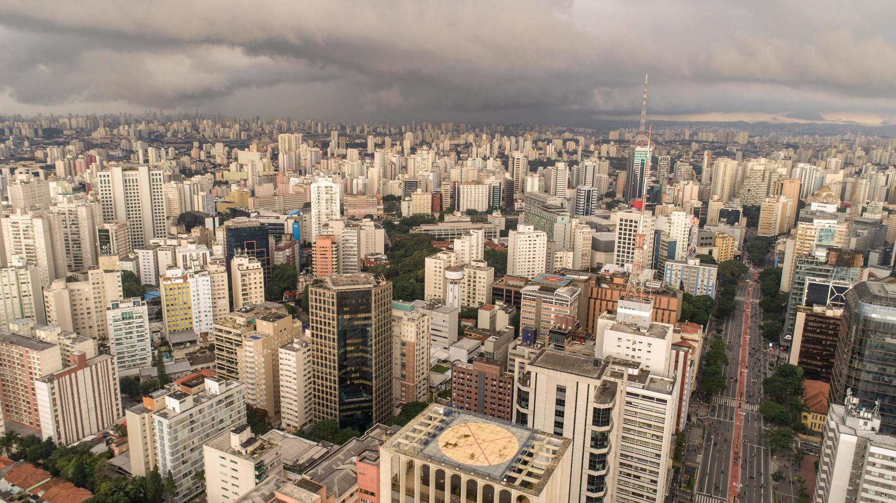 sao paulo, brasil, mayo de 2019 - vista aérea de la avenida paulista foto