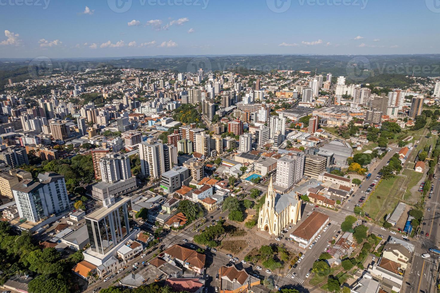 vista aérea de bento goncalves, rio grande do sul, brasil. famosa ciudad turística en el sur de brasil. foto