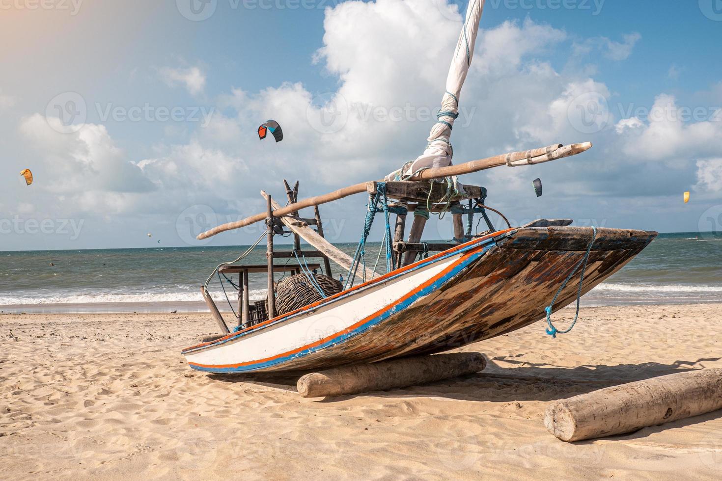 playa de cumbuco, lugar famoso cerca de fortaleza, ceará, brasil. playa de cumbuco llena de kitesurfistas. lugares más populares para el kitesurf en brasil, los vientos son buenos todo el año. foto