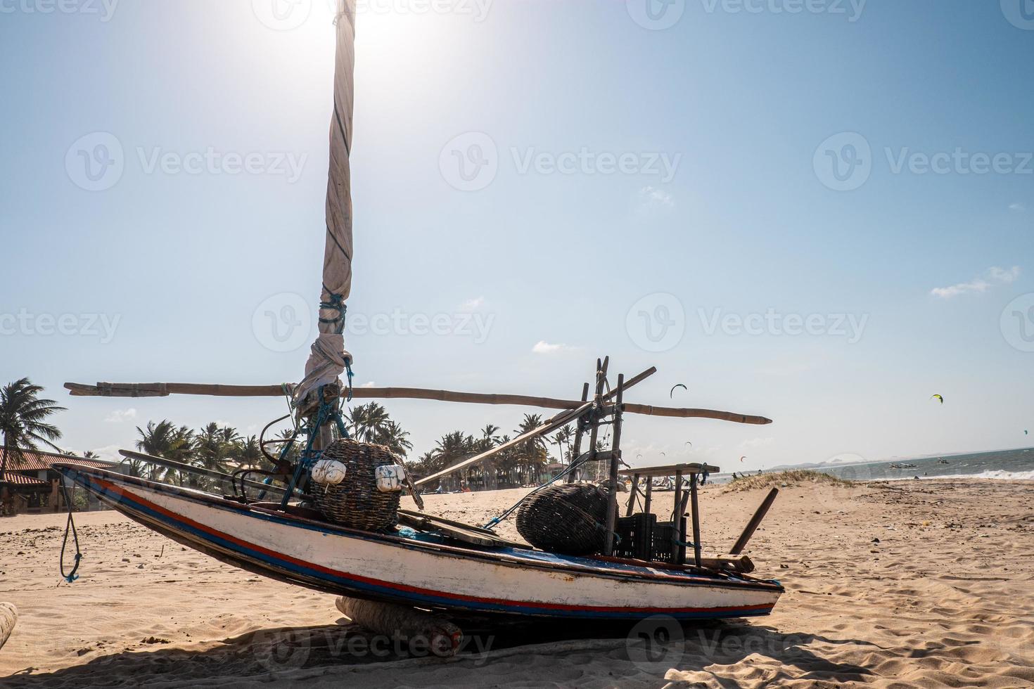 playa de cumbuco, lugar famoso cerca de fortaleza, ceará, brasil. playa de cumbuco llena de kitesurfistas. lugares más populares para el kitesurf en brasil, los vientos son buenos todo el año. foto