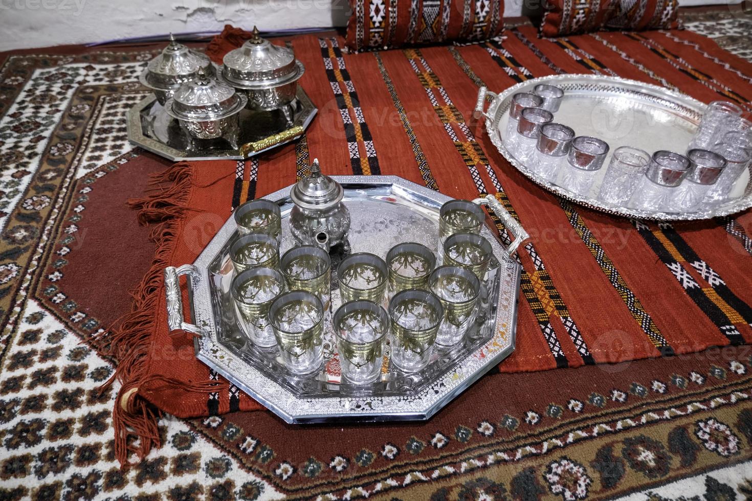 tazas de té árabe foto