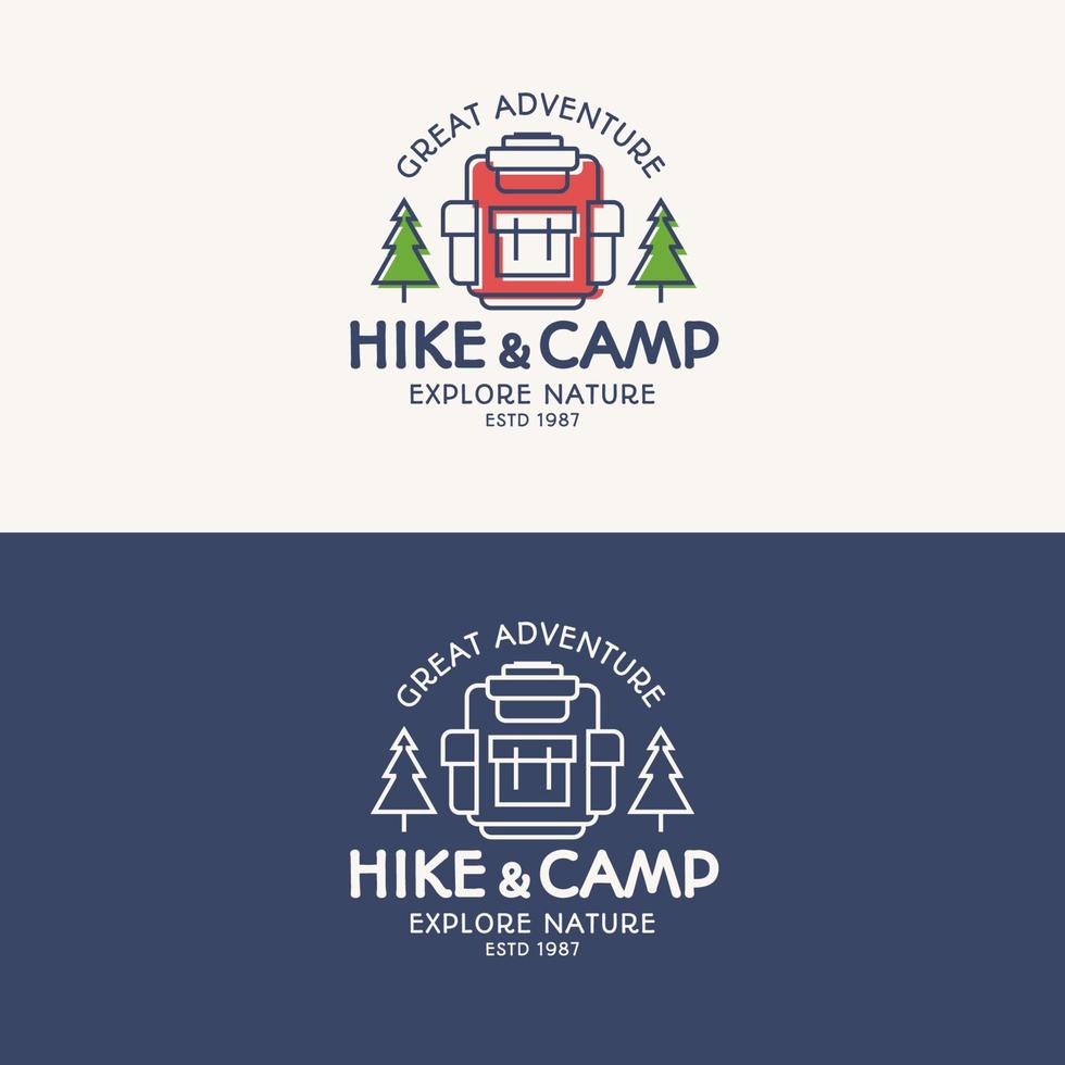 conjunto de logotipos de caminata y campamento que consta de mochila, árboles para símbolo turístico, emblema de exploración vector