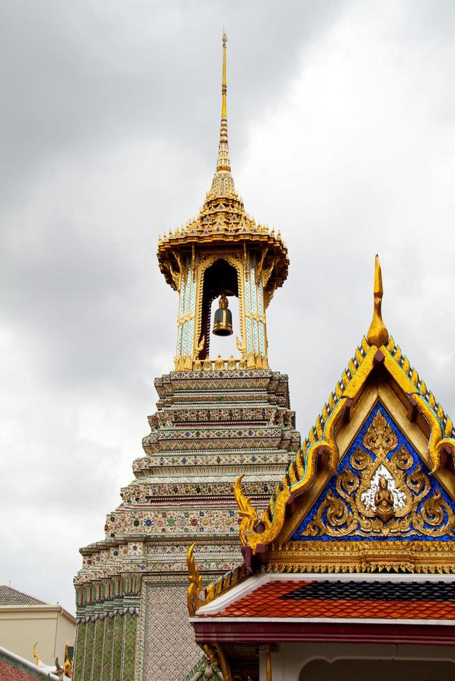 detalle del gran palacio en bangkok, tailandia foto