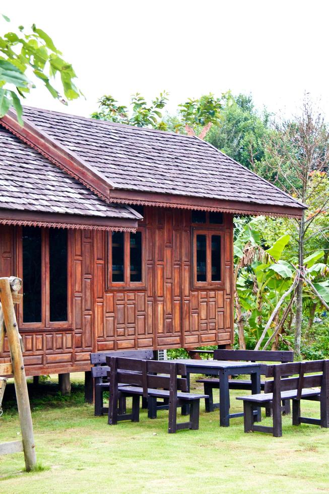 casa tailandesa de madera foto