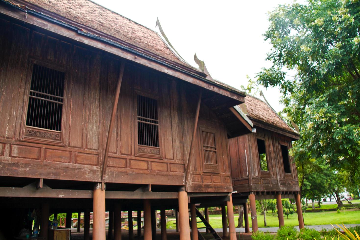 casa tailandesa de madera foto